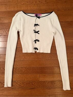 Edikted White Ribbed Long Sleeve Crop Top with Black Bow Accents